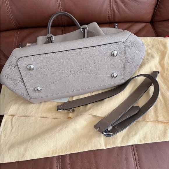 Louis Vuitton Galet Mahina Leather Haumea Bag - Picture 3 of 13